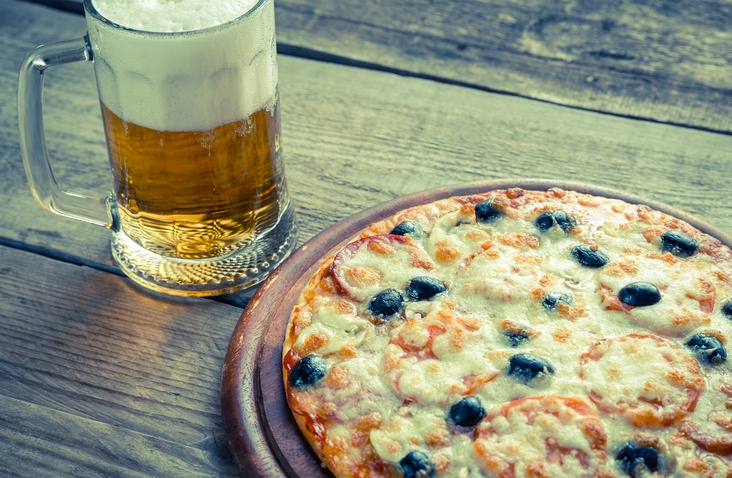 picture of pizza and beer